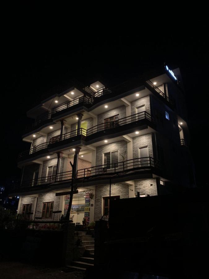 October Inn Pokhara Exteriör bild